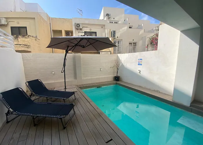 St Julians Apt With Pool