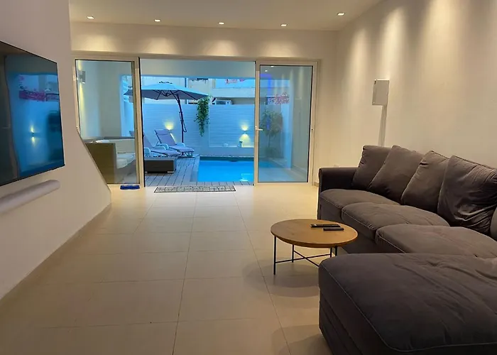 St Julians Apt With Pool